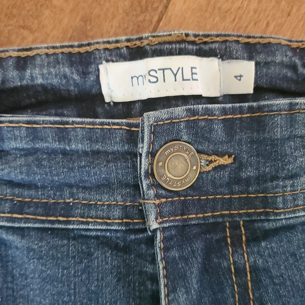 Jeans Short - Picture 3 of 4